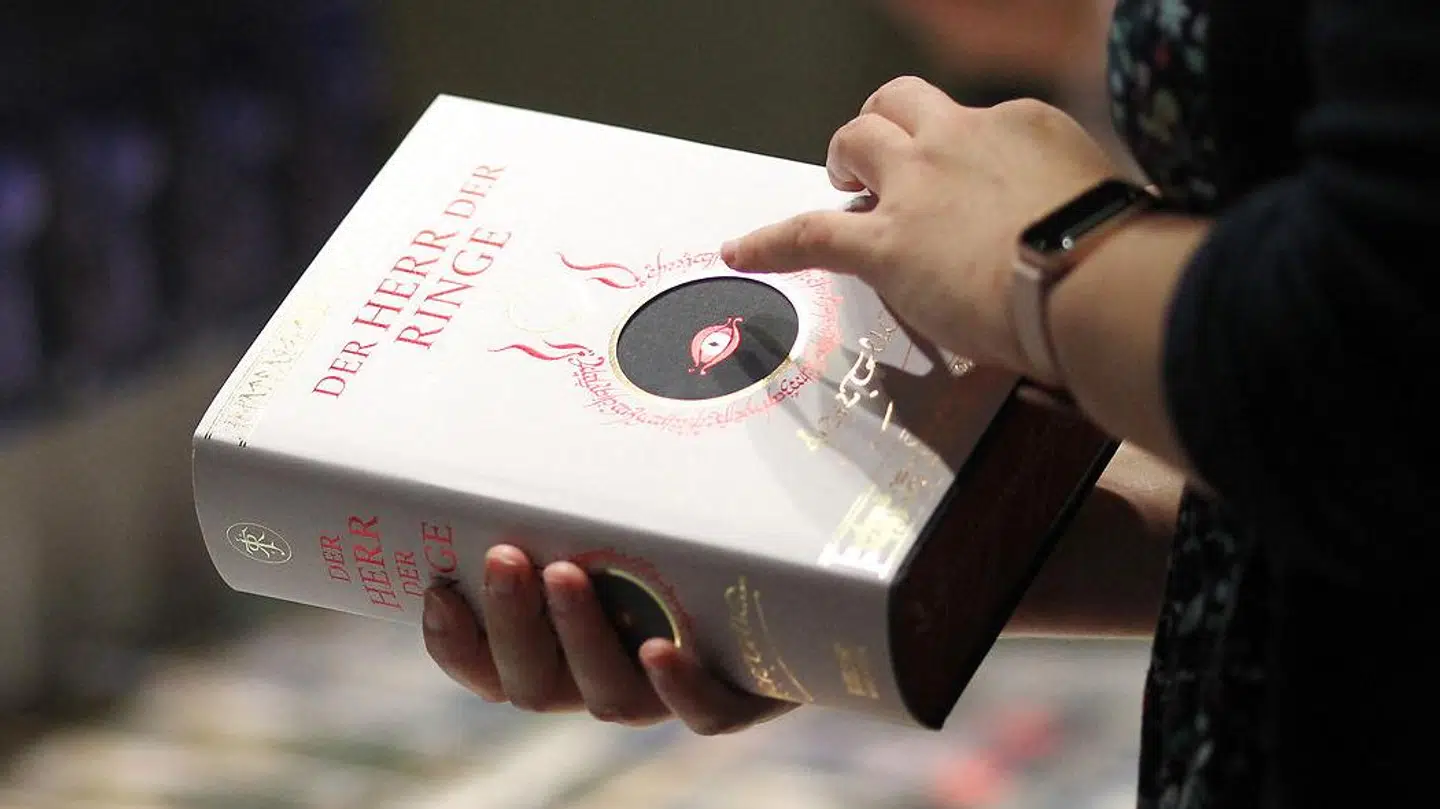 Hvis man lægger to eksemplarer af Ringenes Herre oven på hinanden, så har man cirka det samme antal ord, som Mette Frederiksens regering har tilføjet til den danske stats regler og love.