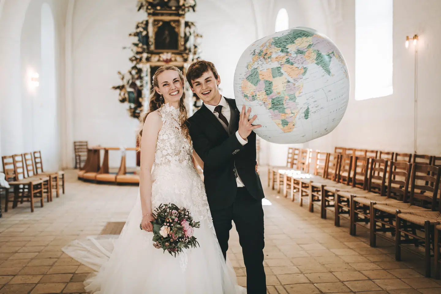 Michaela og Niklas' jordomrejse er samtidig parrets bryllupsrejse. Her ses et billede fra den dag, de blev viet.