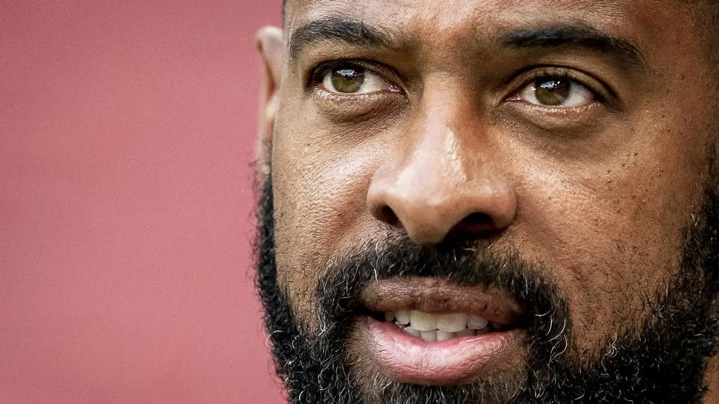 David Nielsen er på jagt efter et nyt trænerjob, men har sagt ja til TV 2s tilbud.