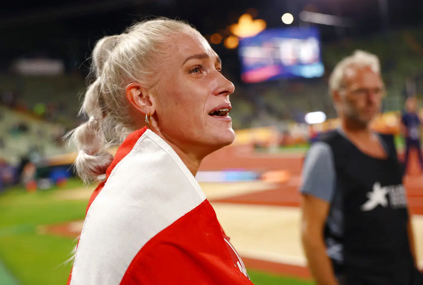 Athletics - 2022 European Championships - Olympiastadion, Munich, Germany - August 19, 2022 Denmark's Ida Karstoft celebrates after winning bronze in the women's 200m final REUTERS/Kai Pfaffenbach
