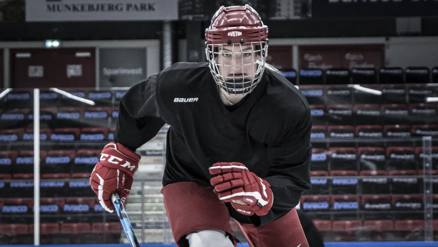 Julie Oksbjerg har spillet 62 landskampe før OL. Michele Brix og Maria Peters har henholdsvis 104 og 65 landskampe på cv'et.