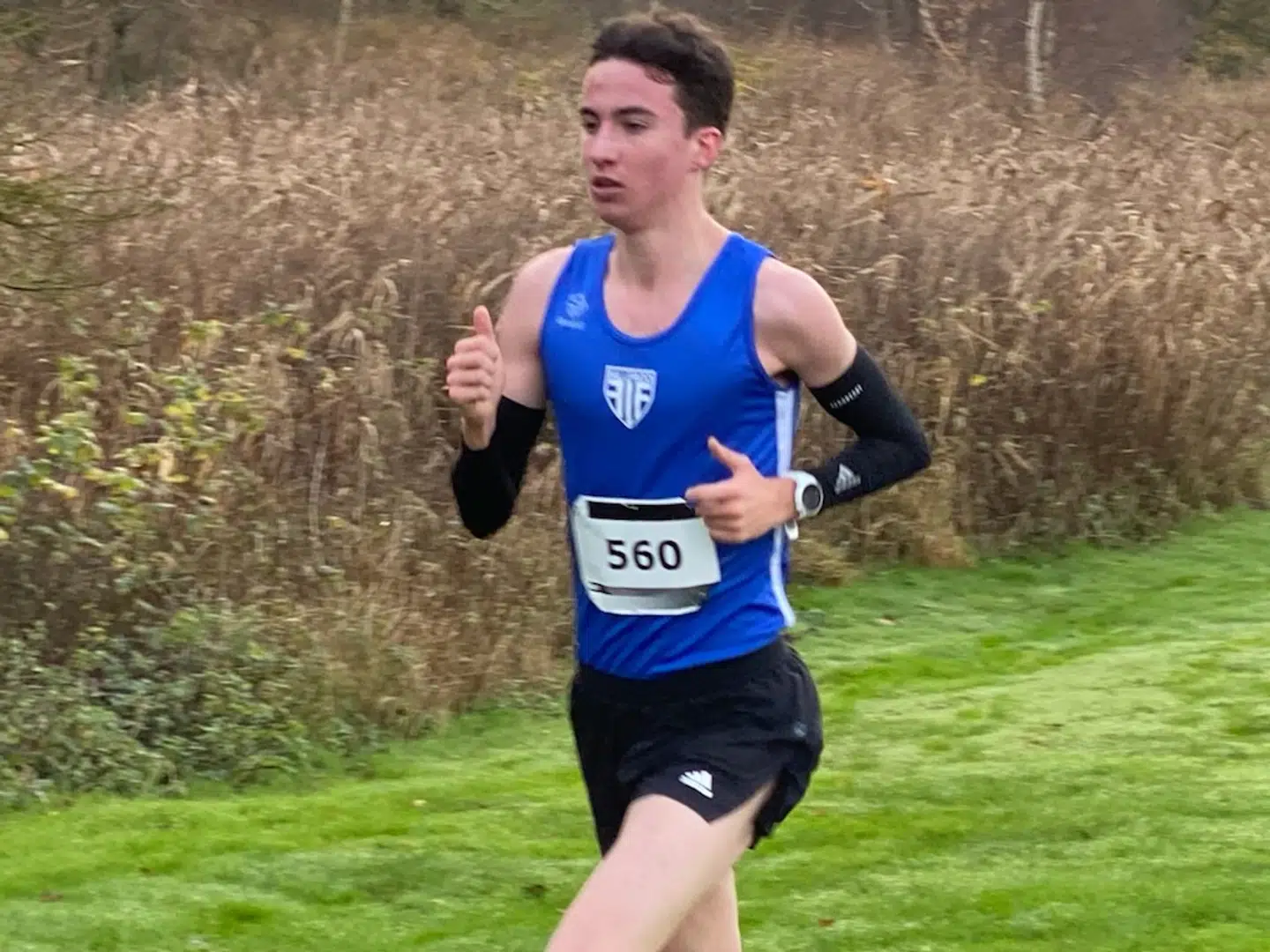 Det nordsjællandske stjerneskud Axel Vang Christensen på vej mod en suveræn sejr ved DM på 10 kilometer cross i lørdags på Korsør Golfbane.