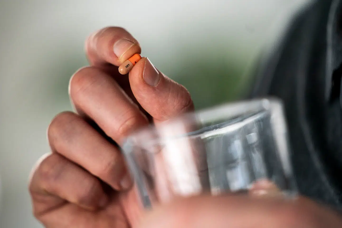 »Det er videnskabeligt påvist, at hormoner fra p-piller, antibiotika og smertestillende medicin ødelægger havmiljøet,« skriver Mette Rosendal og Heine Birk Hansen.