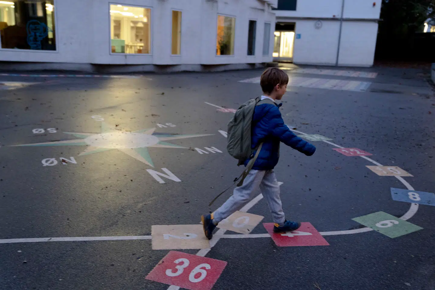 Regeringen vil frisætte den offentlige sektor og er begyndt med en reform af folkeskolen. Men der er ikke noget i tallene, der tyder på en reel afbureaukratisering, skriver Amalie Lyhne i denne leder.