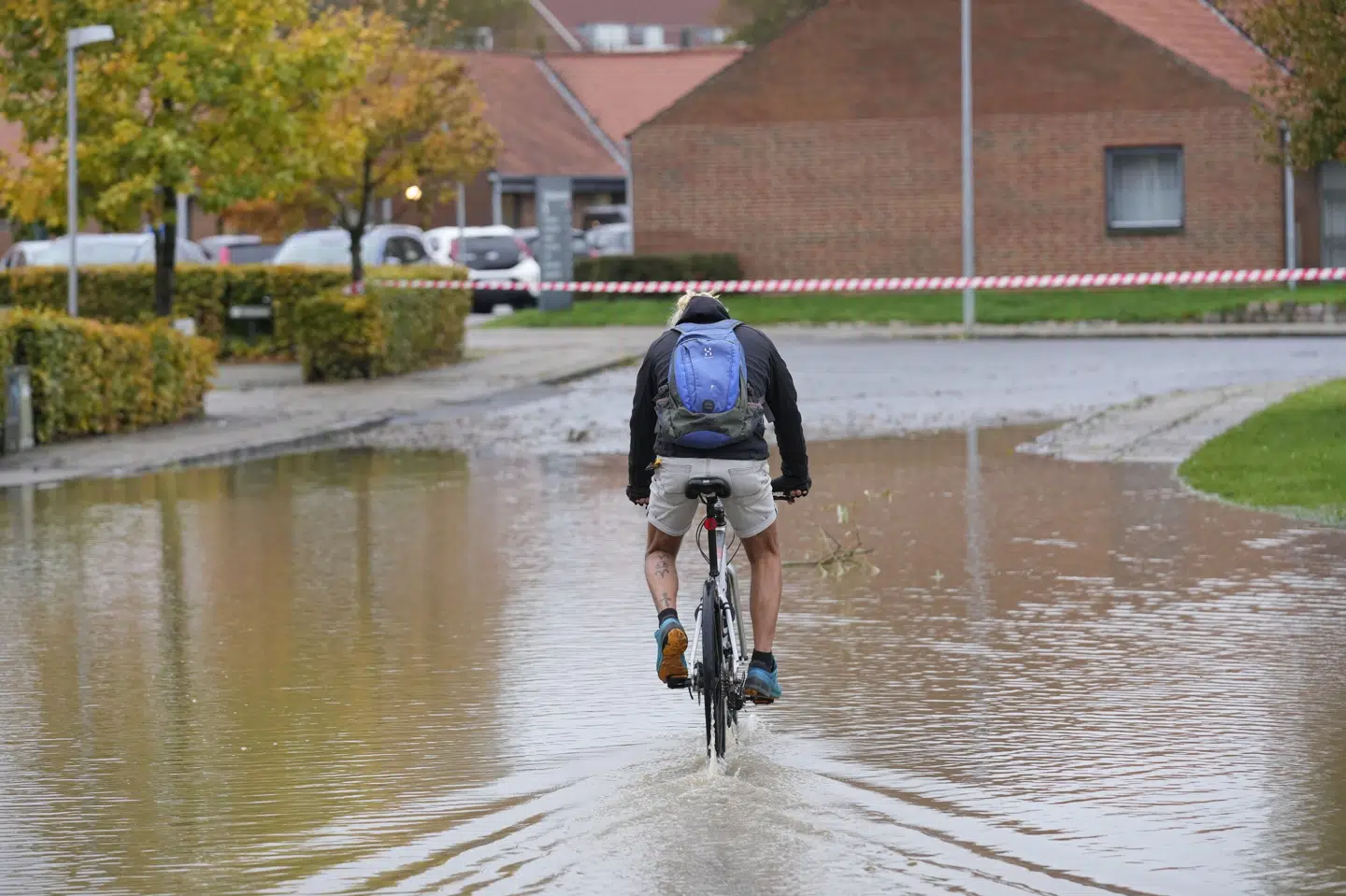 En ødelagt dæmning giver onsdag oversvømmelser i Odder.