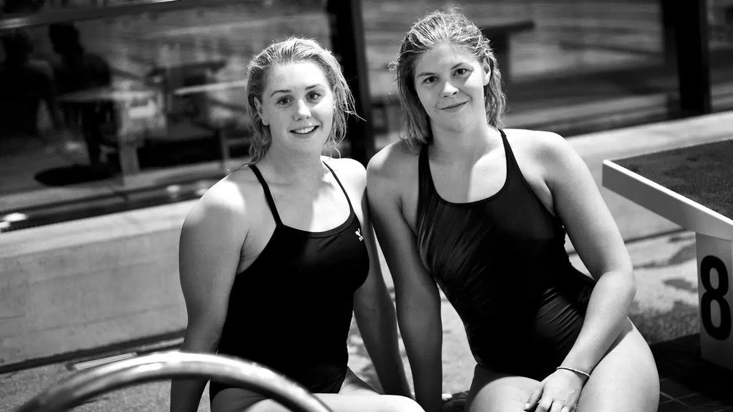 Svømmerne Lotte Friis og Jeanette Ottesen har trænet sammen som unge. Jeanette Ottesen har på det seneste fået hug for at udlevere Lotte Friis i sin selvbiografi.