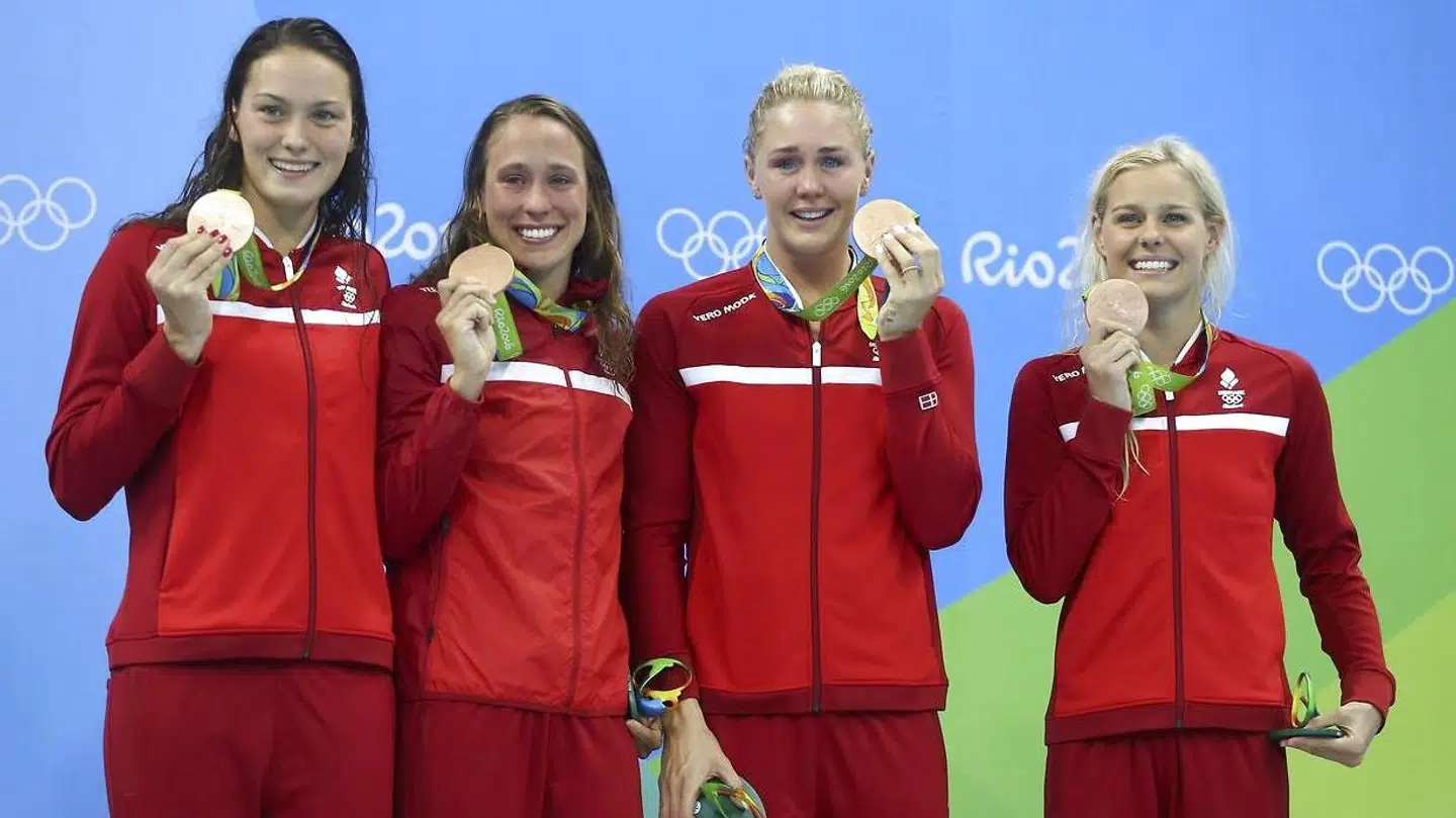 Mie Ø. Nielsen (tv.), Rikke Møller Pedersen, Jeanette Ottesen og Pernille Blume vandt bronze i holdkappen i Rio i 2016.
