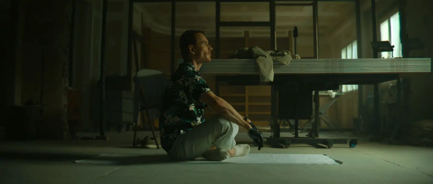 Michael Fassbender er fremragende som navnløs, filosofisk, The Smiths-lyttende, yogadyrkende lejemorder.
