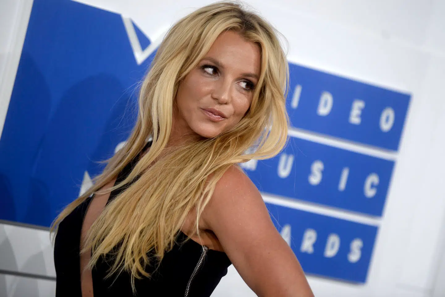 Allerede få dage, efter den er udkommet, er Britney Spears’ biografi »Min egen stemme« en af verdens bedst sælgende biografier nogensinde.