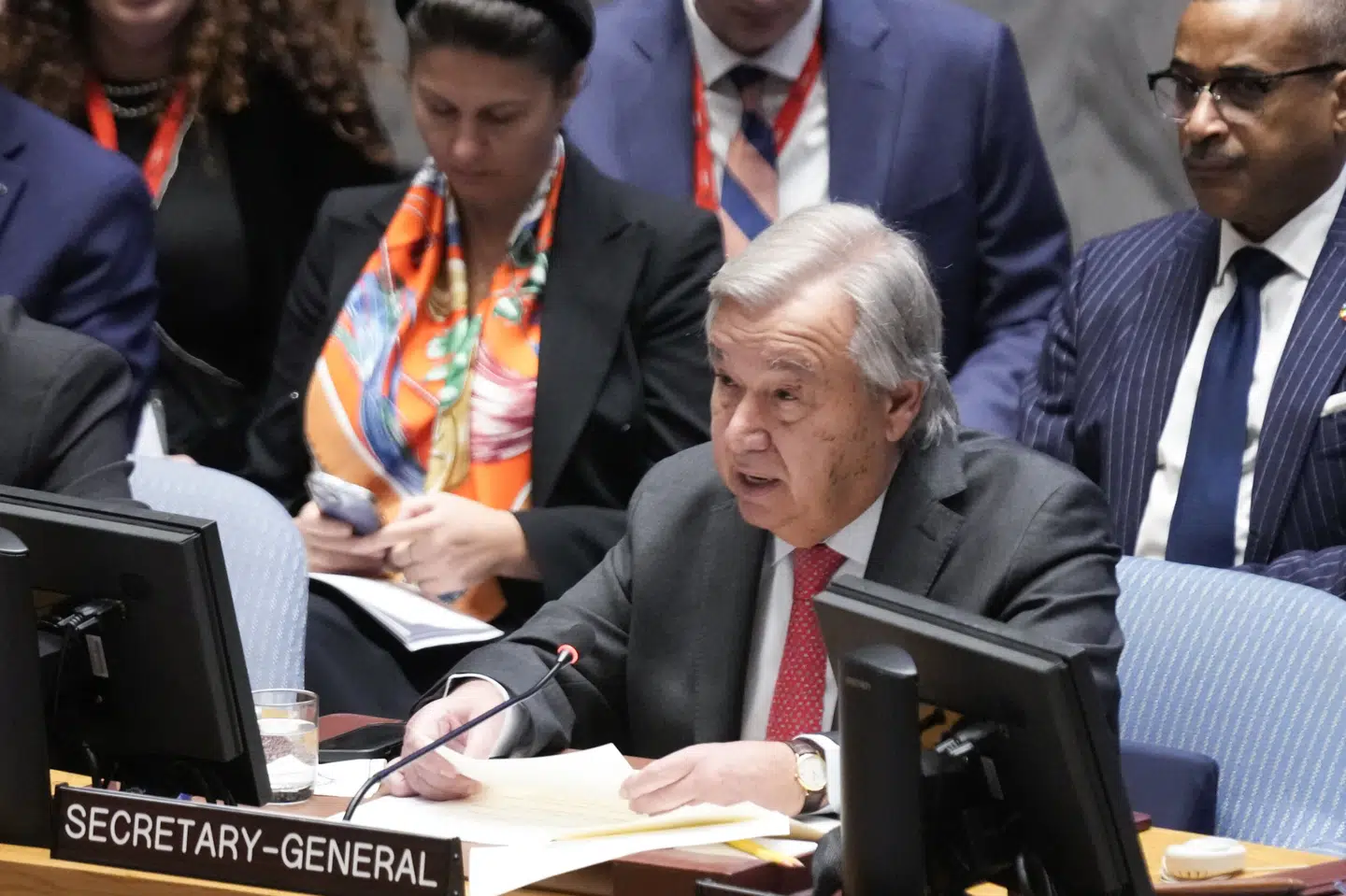 FN's generalsekretær, António Guterres, sagde tirsdag under et møde i FN's Sikkerhedsråd, at Hamas' angreb mod Israel 7. oktober, hvor over 1400 mennesker blev dræbt, "ikke skete i et vakuum". Udtalelsen har vakt vrede i Israel og ført til krav om Guterres' afgang.