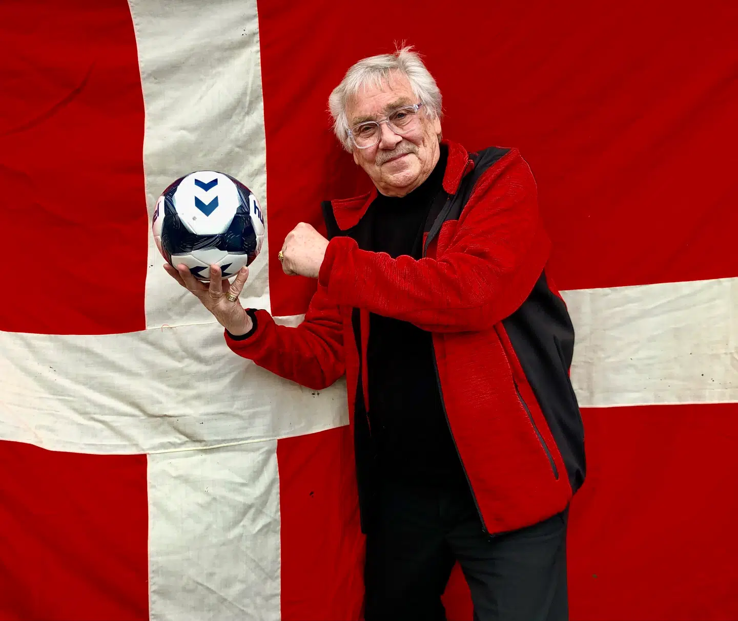 Richard Ragnvald flager for Danmark.