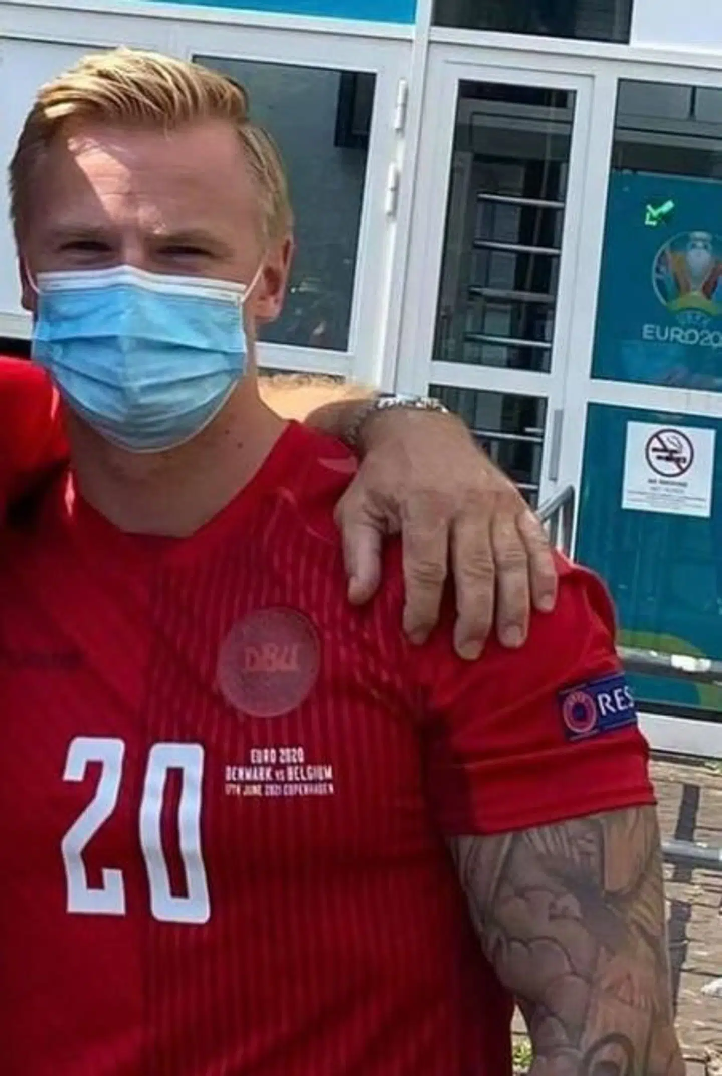 Nichlas med landsholdstrøjen.