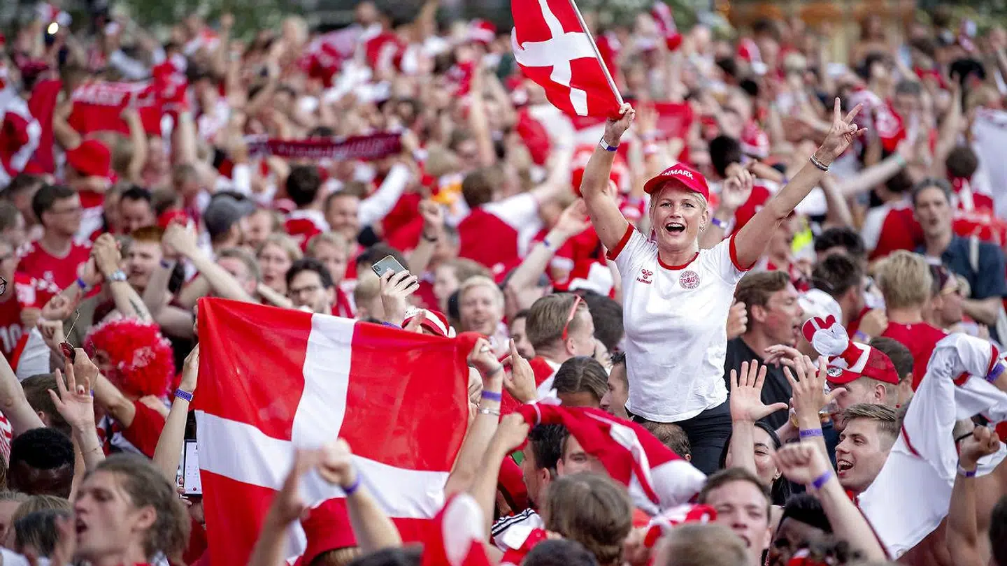 Ekstatiske danske fans efter kvartfinalesejren over Tjekkiet.