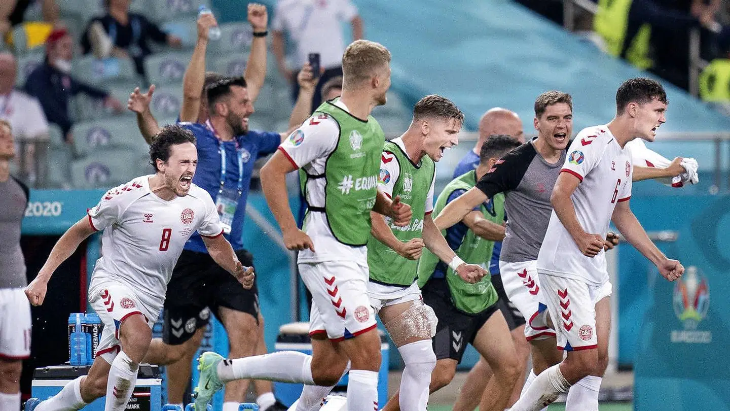 De danske spillere jubler ved slutfløjt i kvartfinalen mod Tjekkiet.