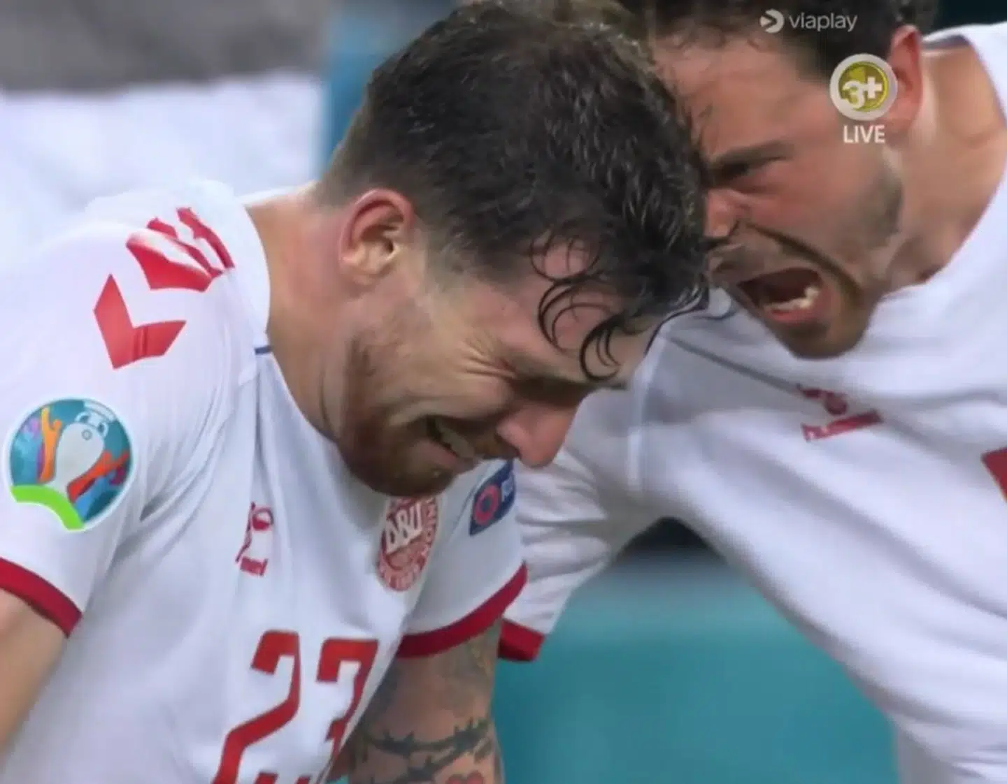 Pierre-Emile Højbjerg i rørende scener efter slutfløjt mod Tjekkiet.