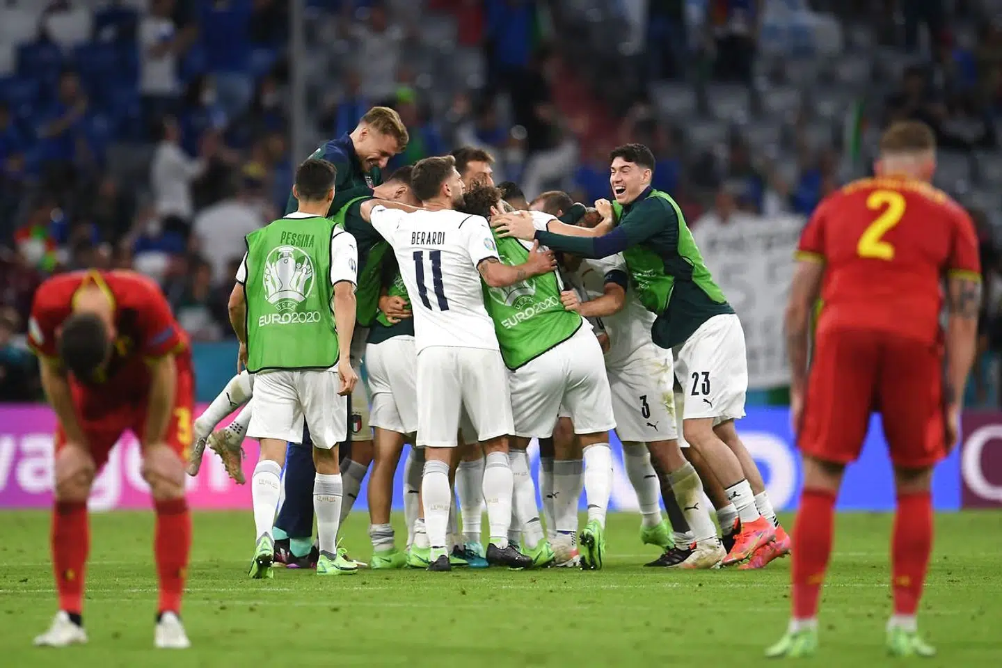 Italy players celebrate victory as Belgium players react at the end of the UEFA EURO 2020 quarter-final football match between Belgium and Italy at the Allianz Arena in Munich on July 2, 2021. (Photo by ANDREAS GEBERT / POOL / AFP)