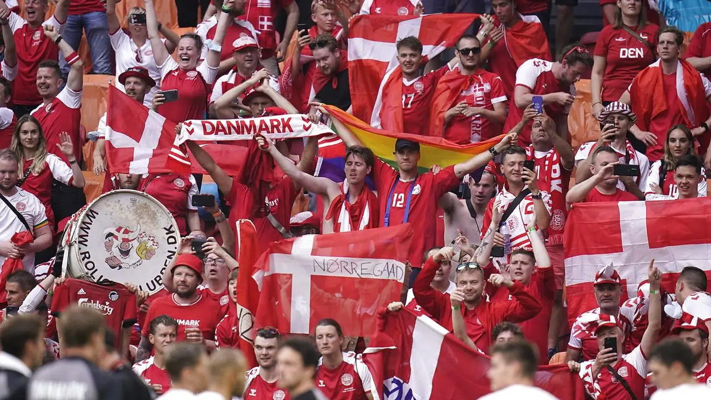 Arkivfoto. Danske fans til kampen mod Wales.