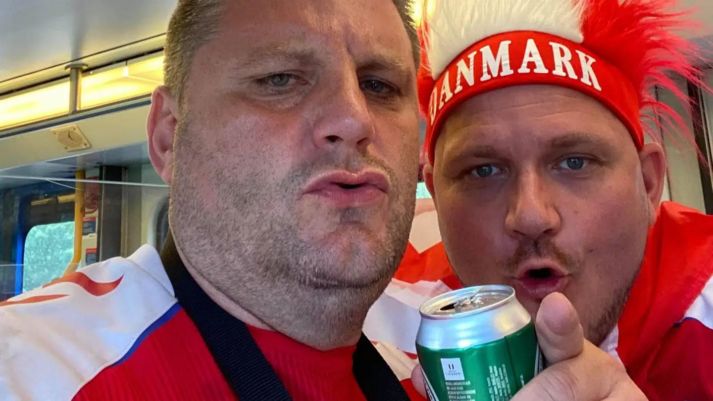 Johnny Jensen og Chris Møller følger det danske landshold i tykt og tyndt.