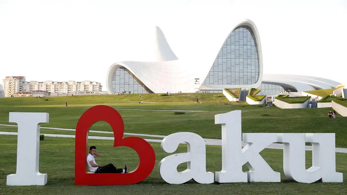 Et 'I Love Baku'-skilt i Aserbajdsjans hovedstad.
