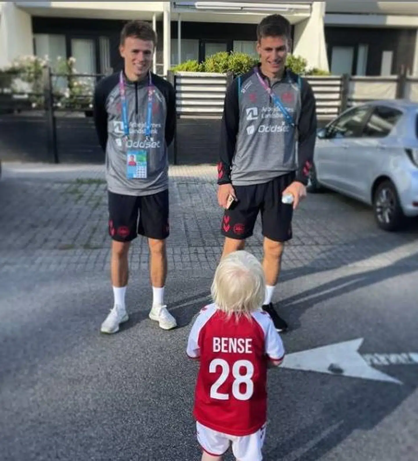 Mikkel Damsgaard, Joakim Mæhle og Elliott.