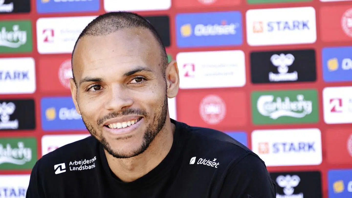 Braithwaite kunne ikke lade være med at grine, da han skulle svare på, hvorfor han gik fra banen i speedo.