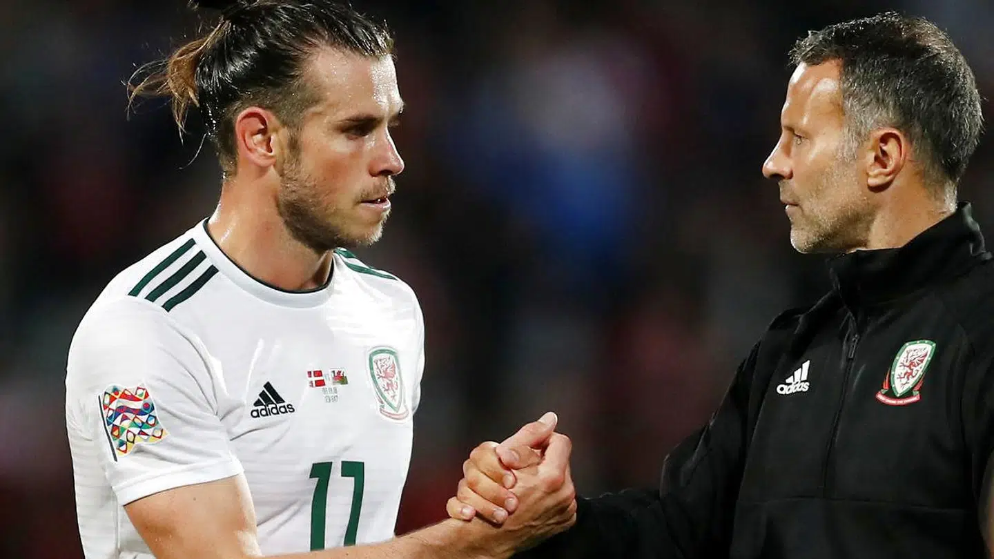 Gareth Bale og resten af de walisiske spillere har ikke Ryan Giggs med på sidelinjen under EM-slutrunden.