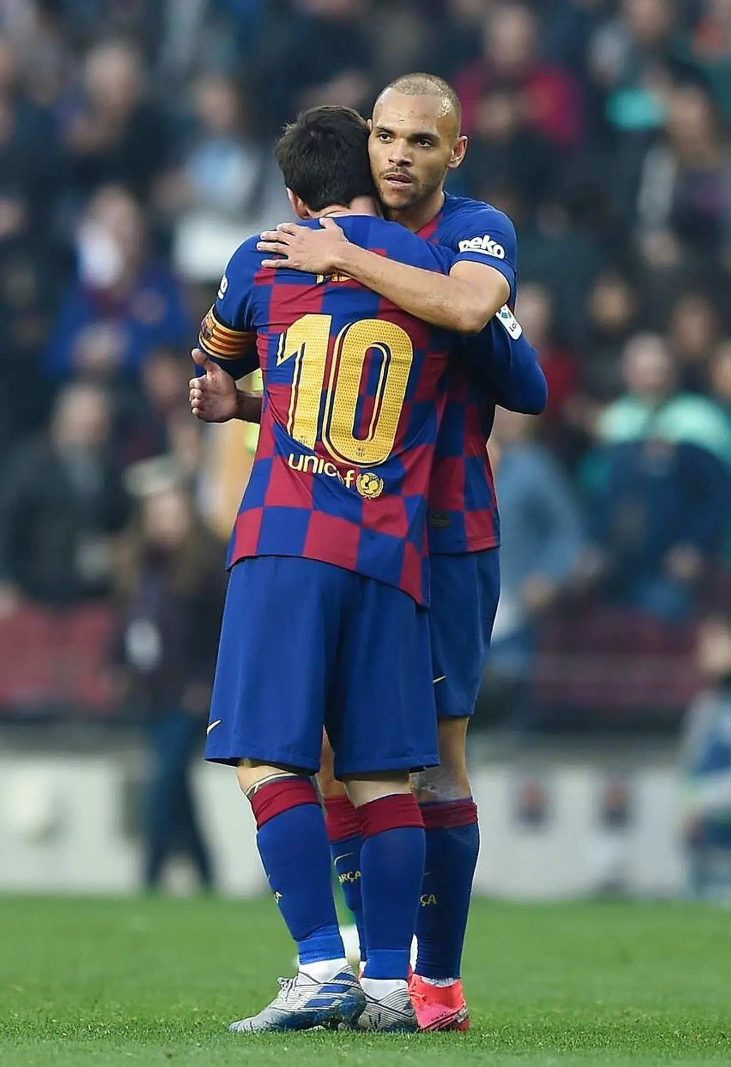 I Barcelona spiller Martin Braithwaite blandt andet sammen med verdensstjernen Lionel Messi.