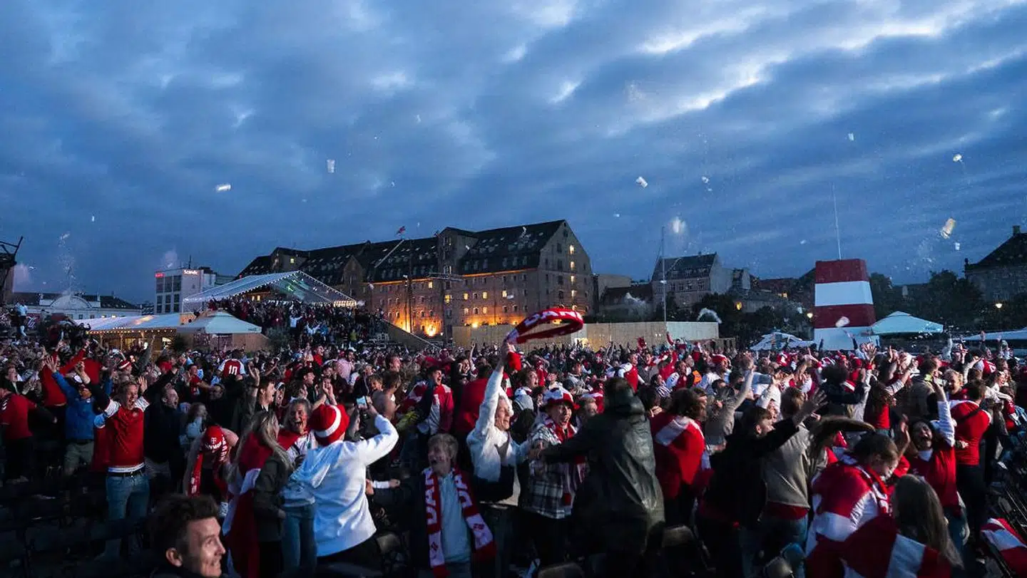 Ofelia Beach i København har plads til 1000 fans, når Danmark lørdag møder Wales i 1/8-finalen.