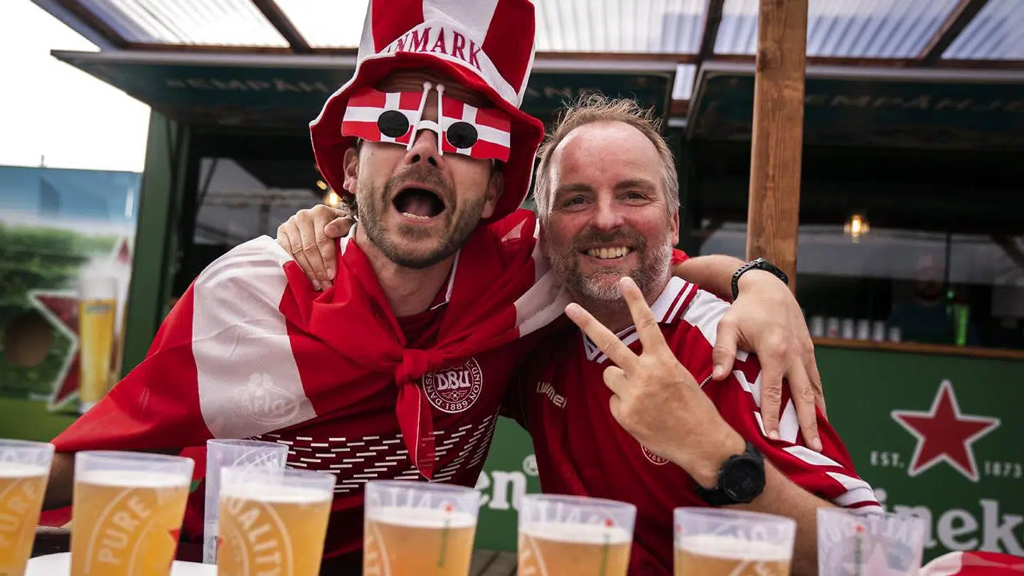 Hvad gør man som fodboldfan på lørdag?