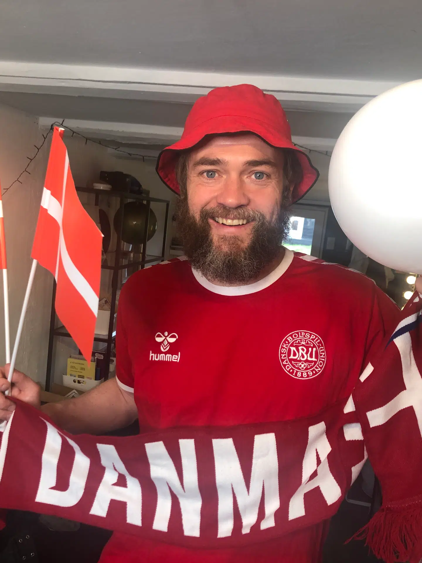 Esben Dalgaard flager for Danmark.