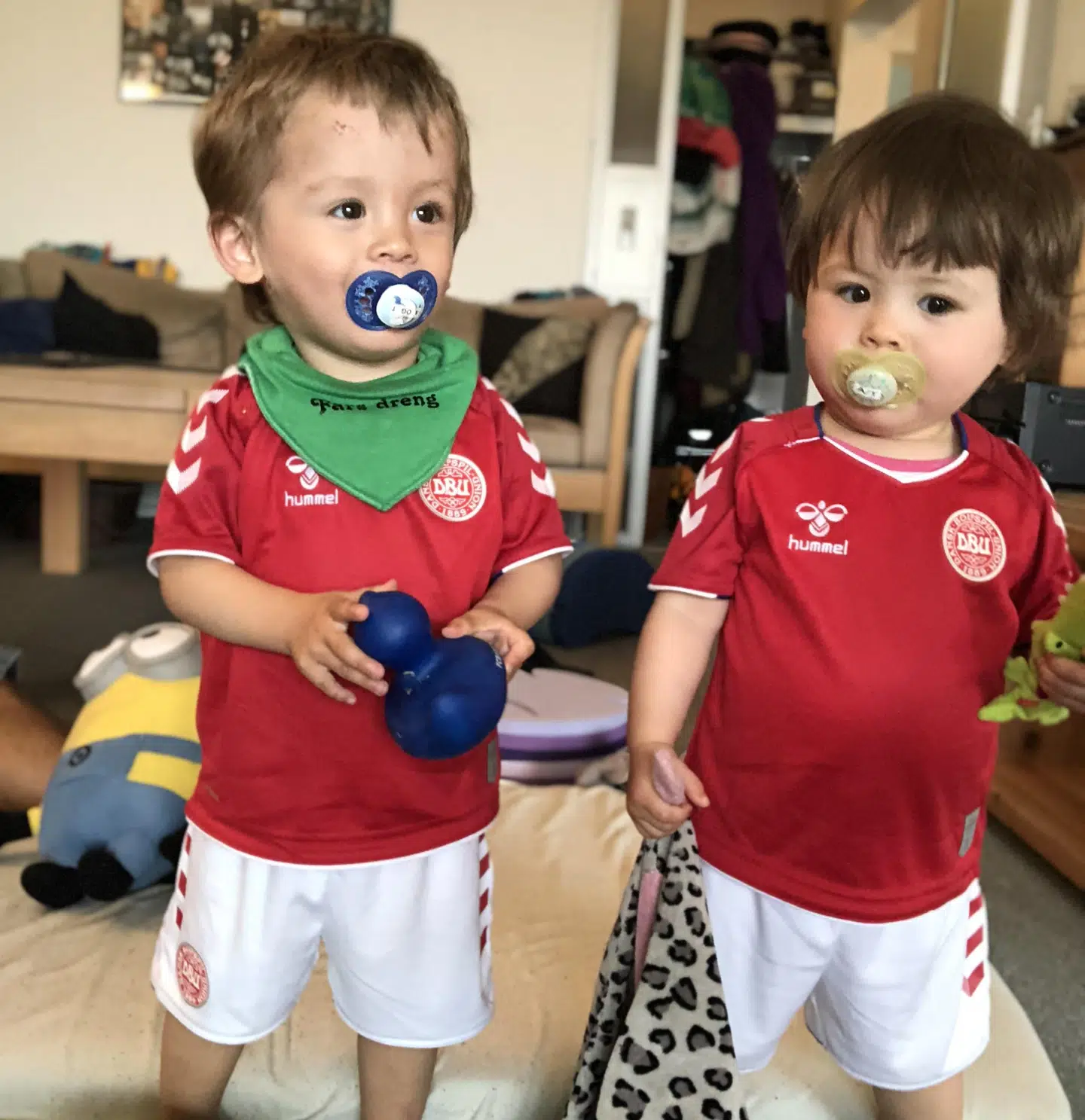 Anna og Tobias, da de var halvandet år.