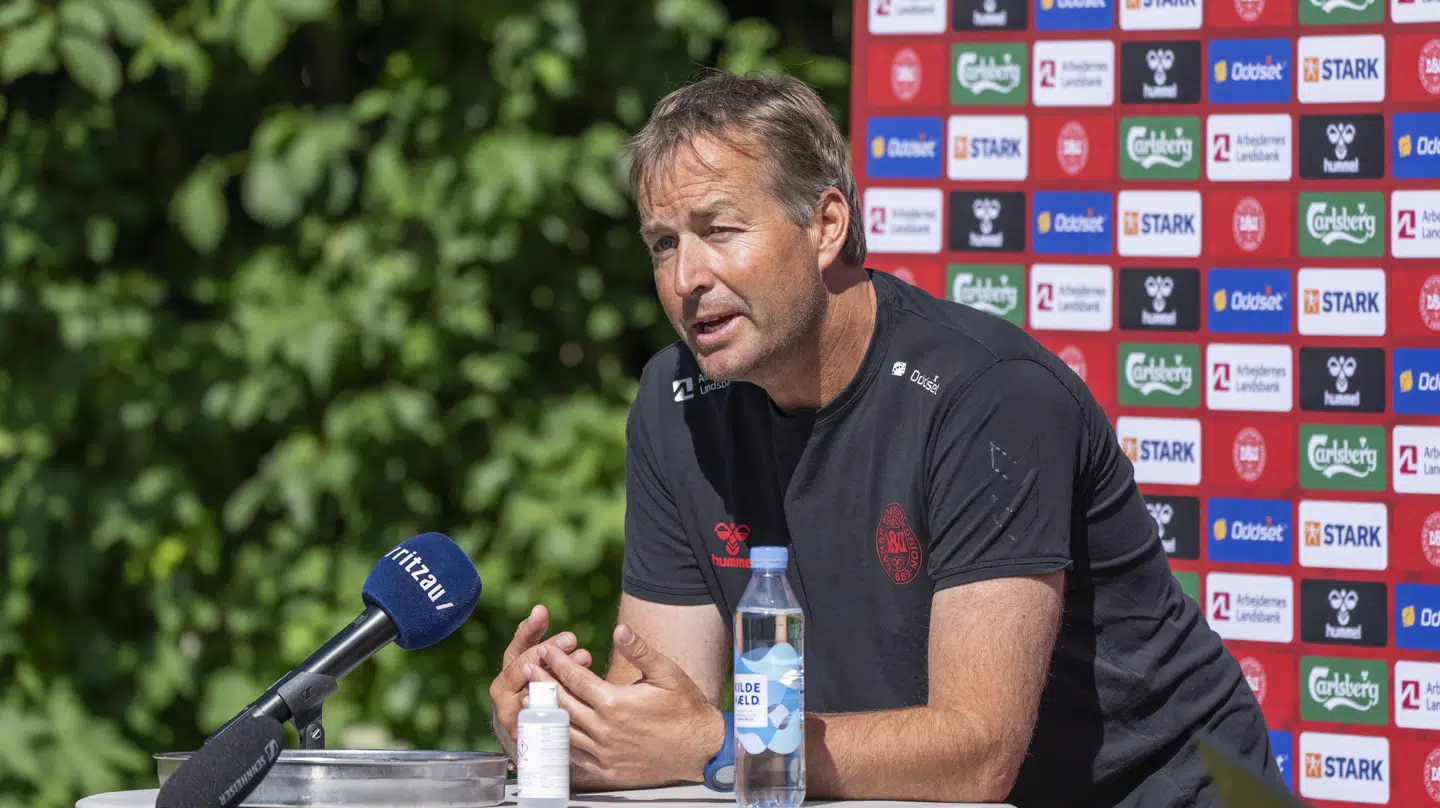 Kasper Hjulmand på tirsdagens pressemøde i Helsingør.