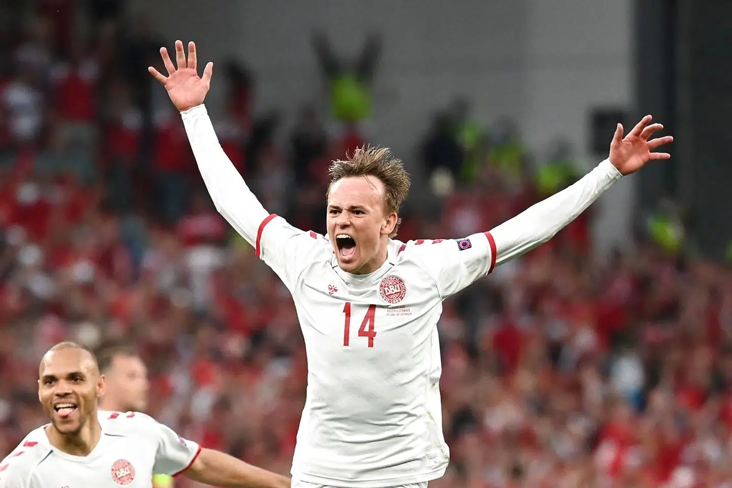 Damsgaard fejrer sin sensationelle scoring mod Rusland.