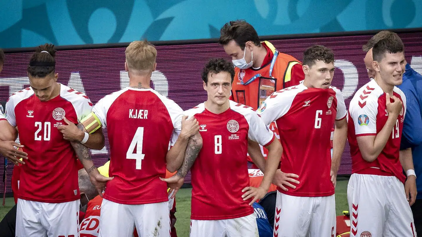 Simon Kjær holdt øjene på Eriksen igennem hele redningsprocessen.