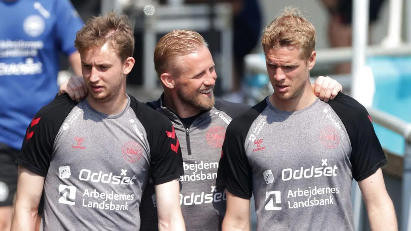 Kasper Schmeichel skal forsøge at lukke ned for russeren Artjom Dziuba i mandagens kamp.