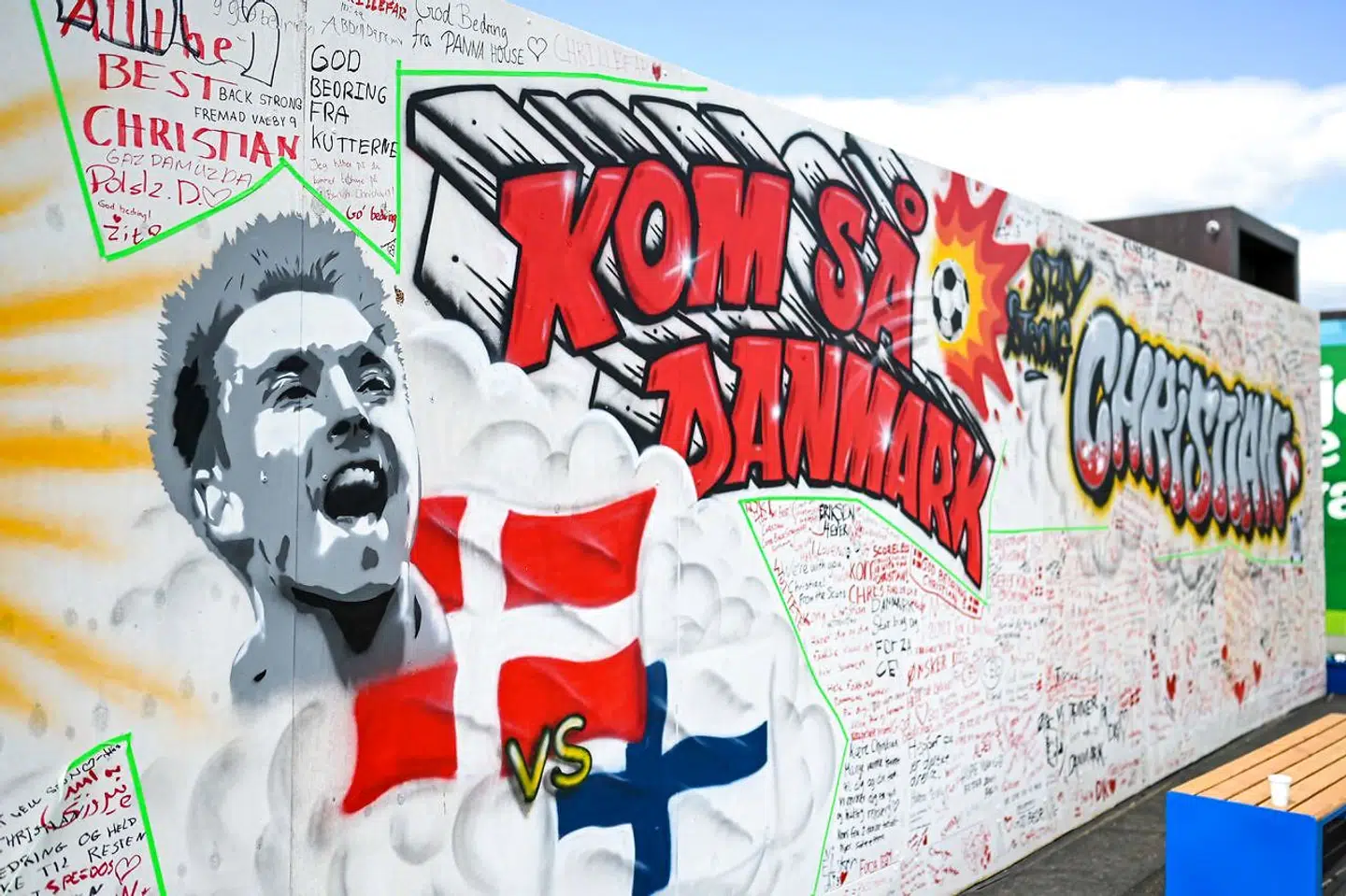 Et billede af Christian Eriksen pryder en mur ved Ofelia Plads i København. Danmark forventes at stige i anseelse internationalt som følge af håndteringen af den tragiske ulykke.