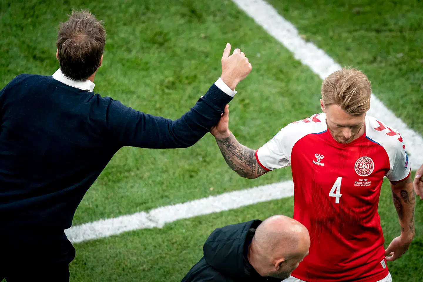 Simon Kjær var ikke i stand til at spille kampen færdig mod Finland.