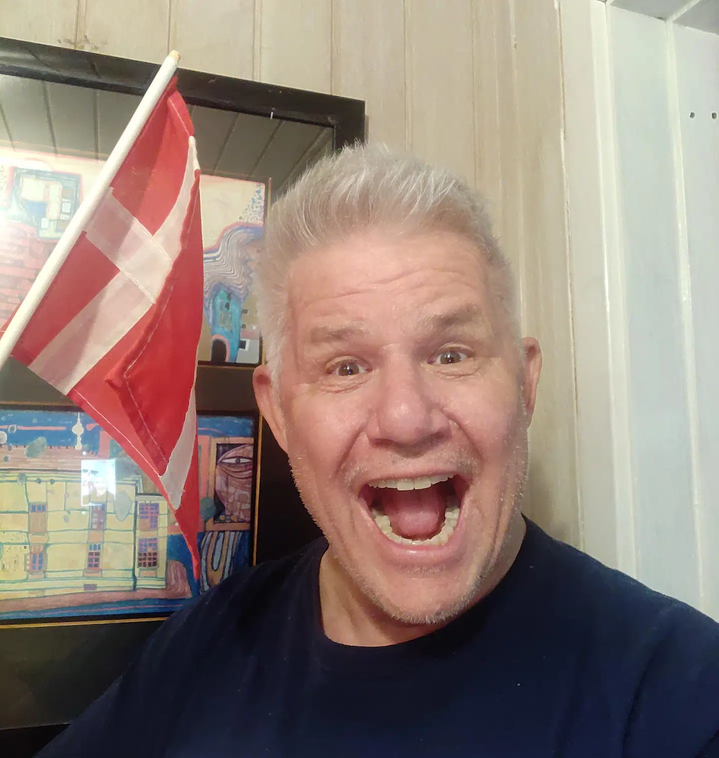 Anders Bircow flager for Danmark.