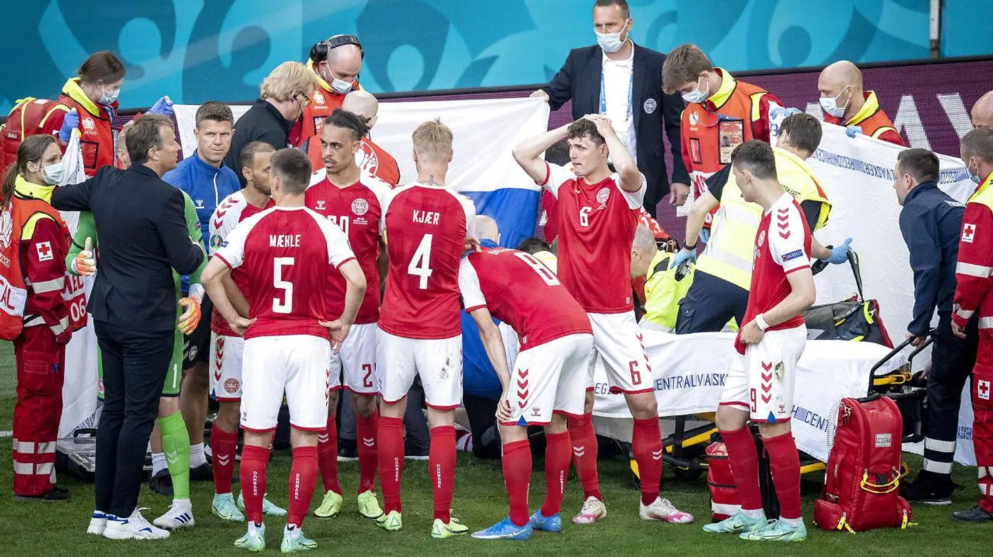 De danske landsholdsspillere i chok efter Eriksens kollaps.