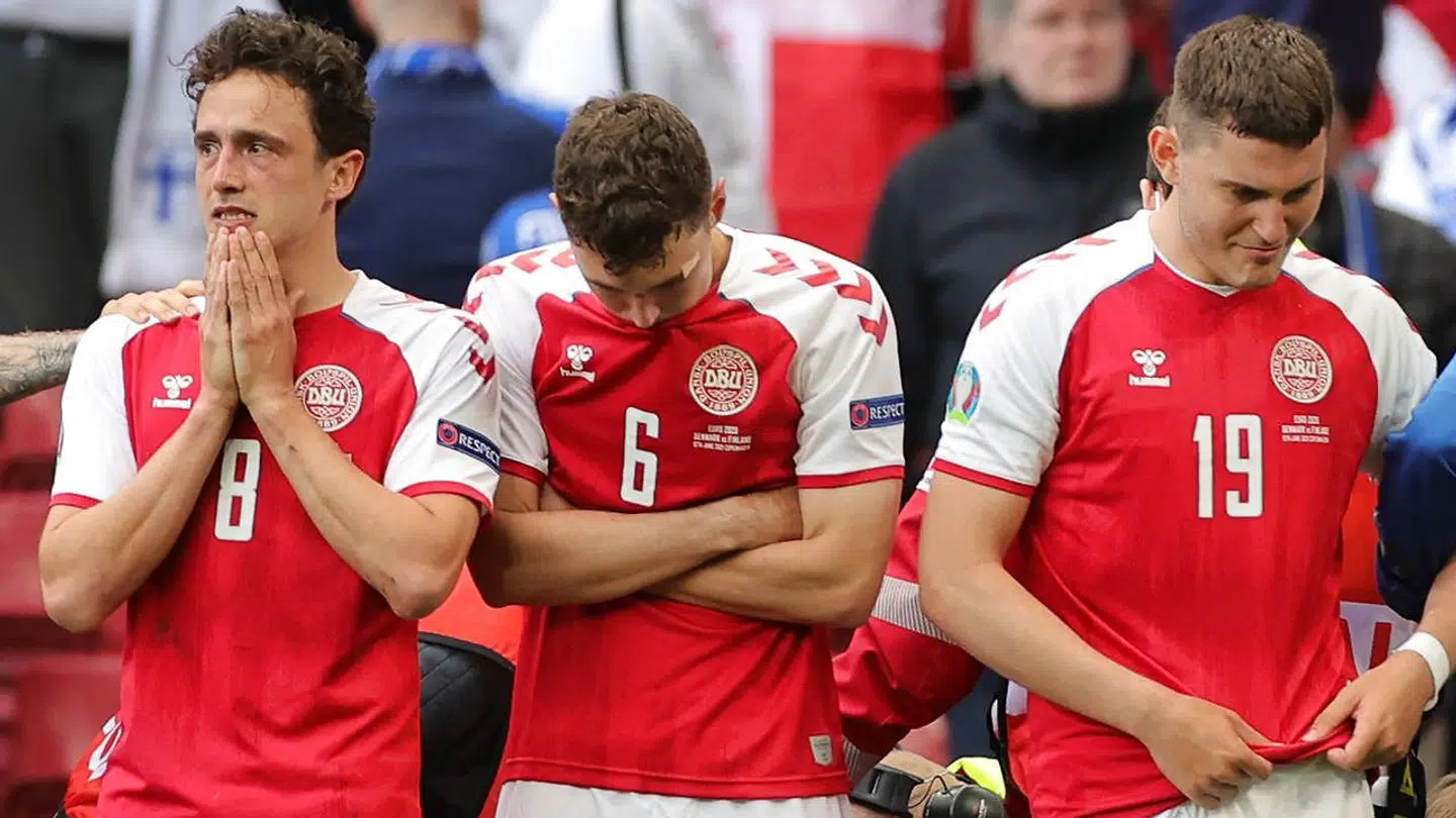 Danmarks spillere i chok efter Christian Eriksens kollaps.