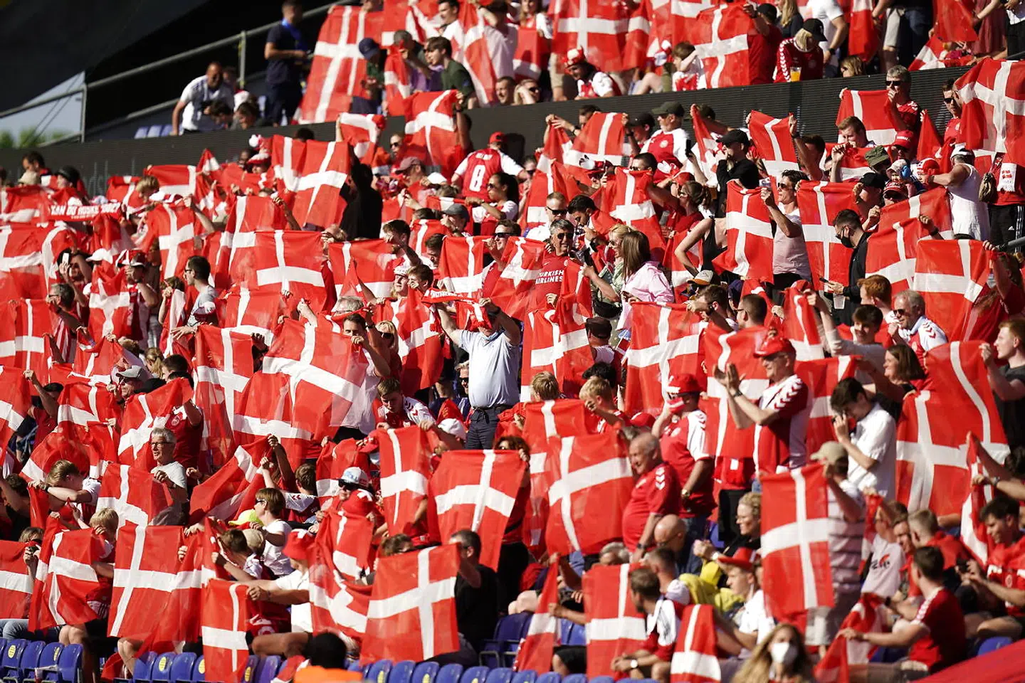 Der blev allerede taget hul på uddelingen af flag til landskampen mellem Danmark og Bosnien 6. juni.