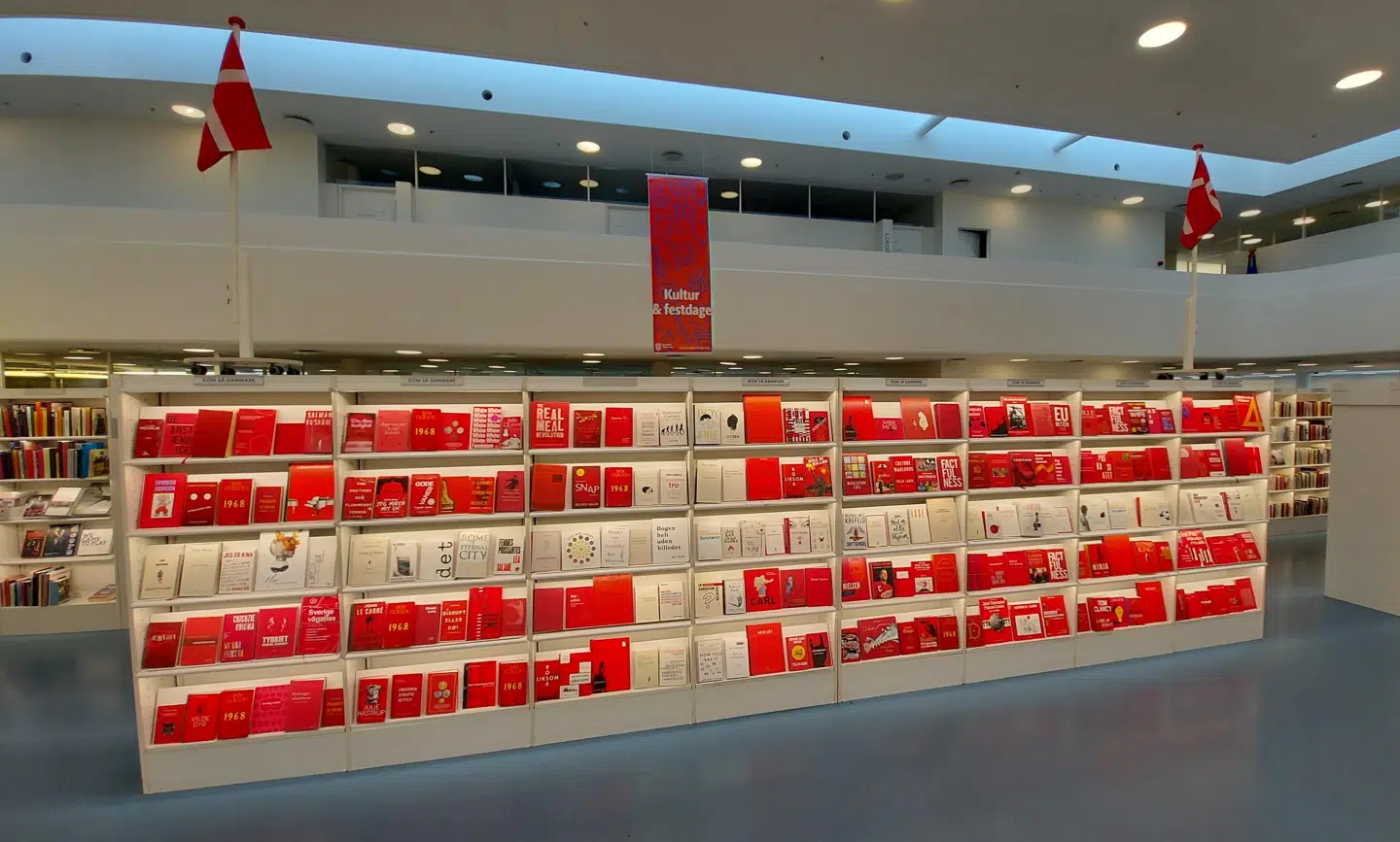 Her er det flotte flag – lavet i bøger.