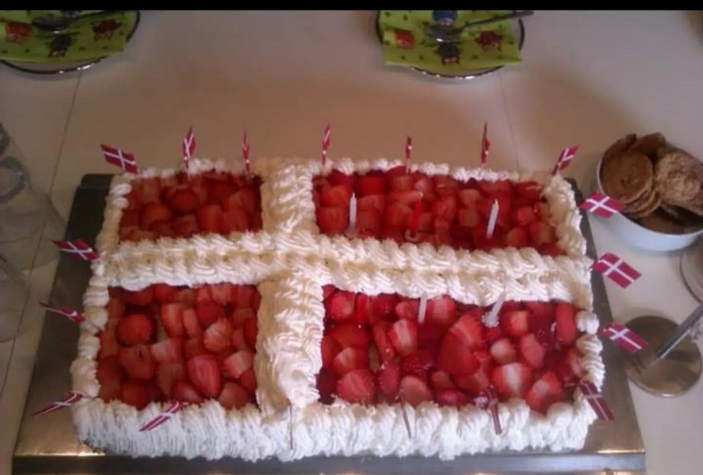 Endnu en festlig dannebrogskage.