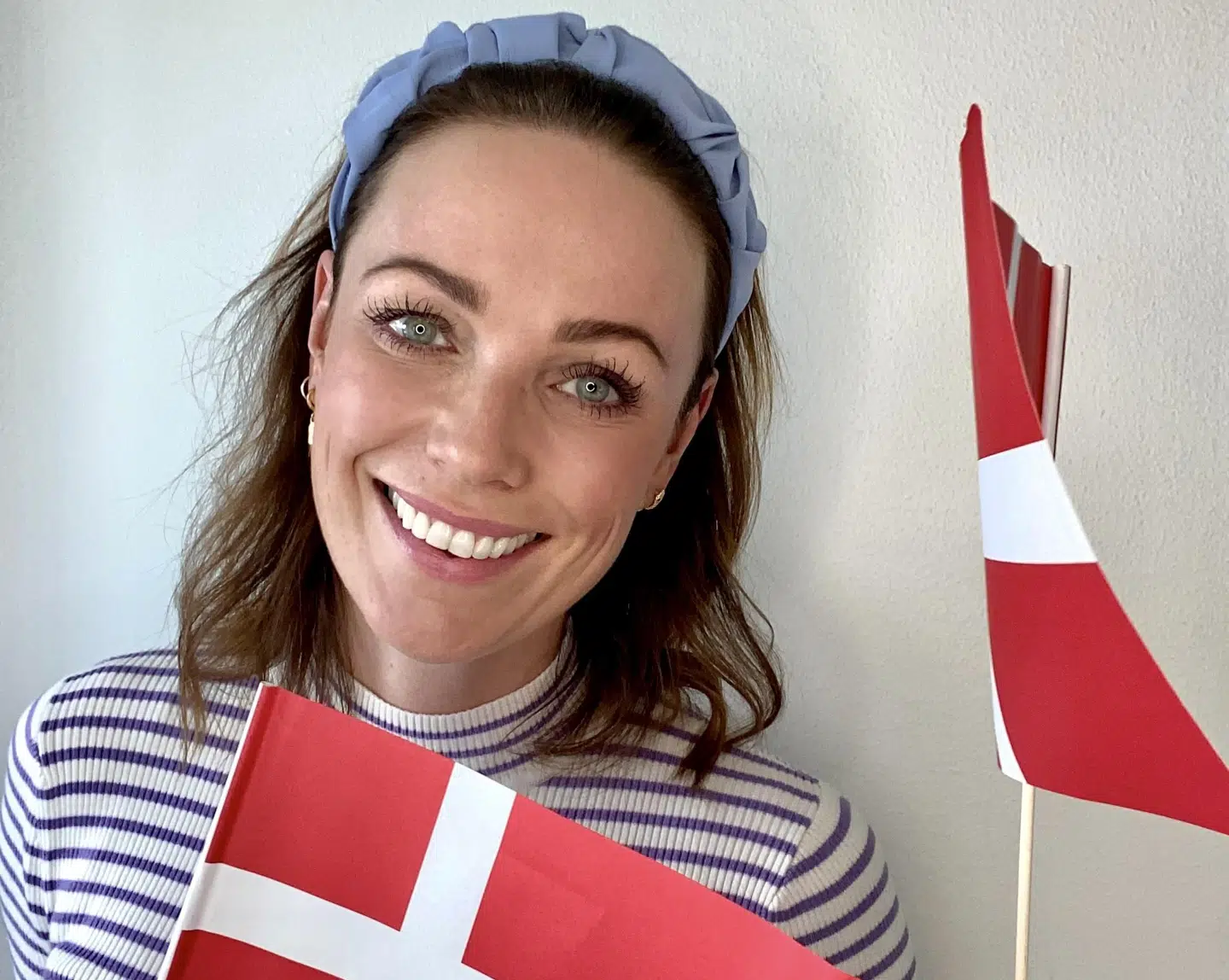 Lisbeth Østergaard flager for Danmark.