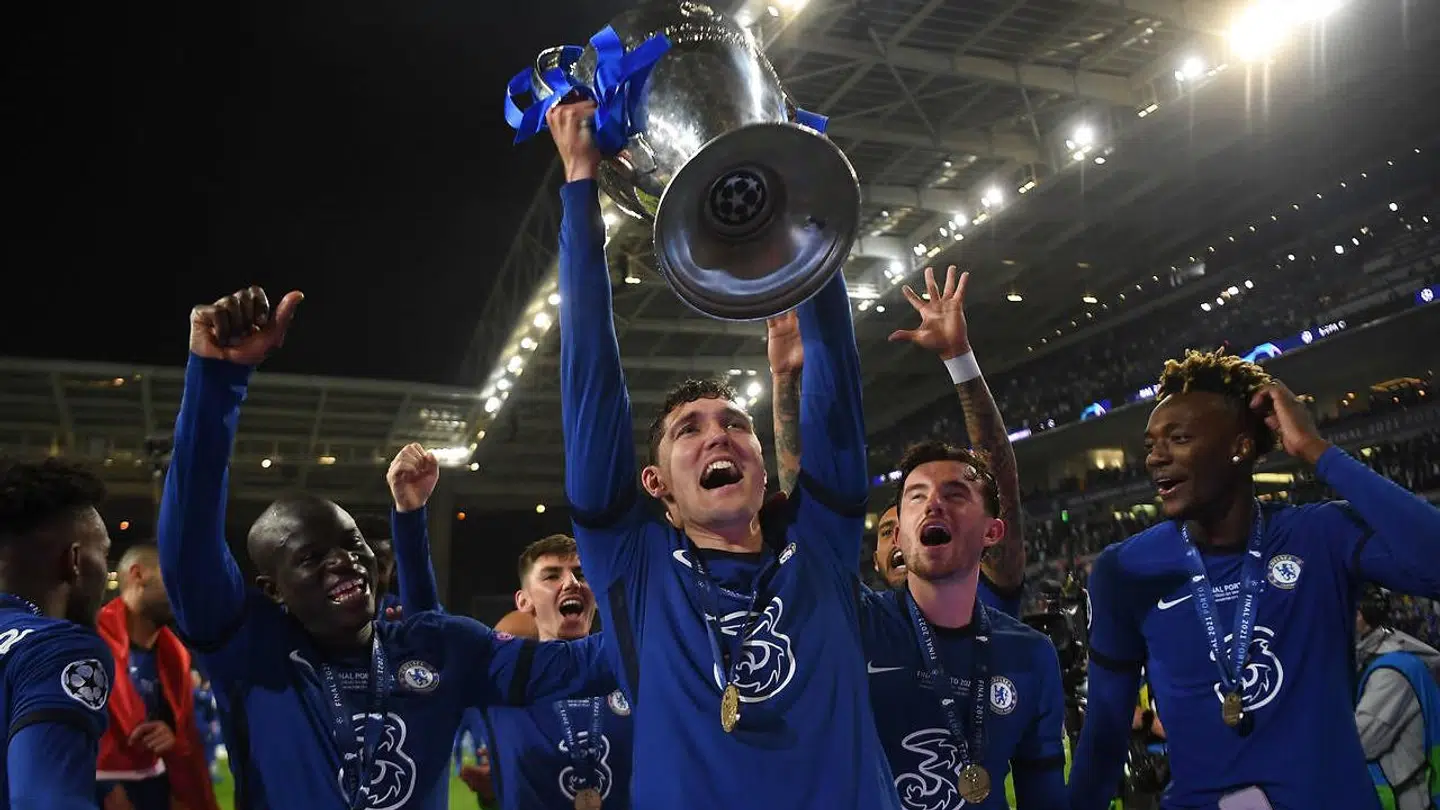 Andreas Christensen med Champions League-trofæet.
