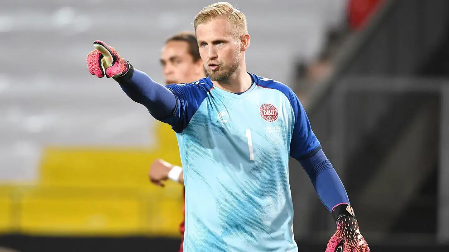 Kasper Schmeicehl synger for på den nye EM-sang.