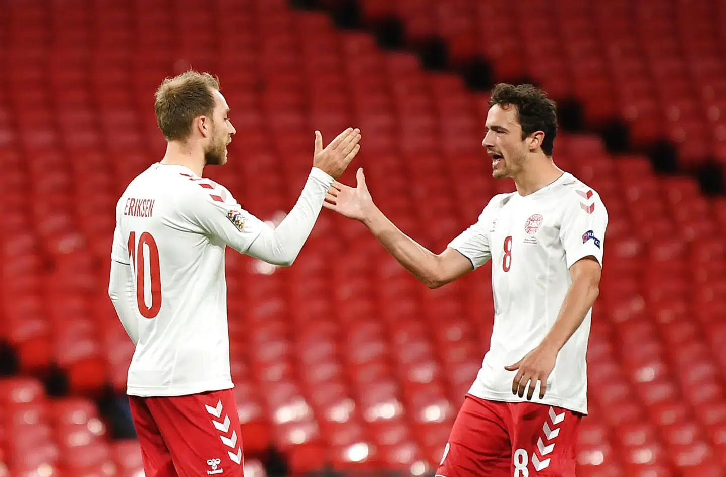 Christian Eriksen og Thomas Delaney fejrer en scoring.