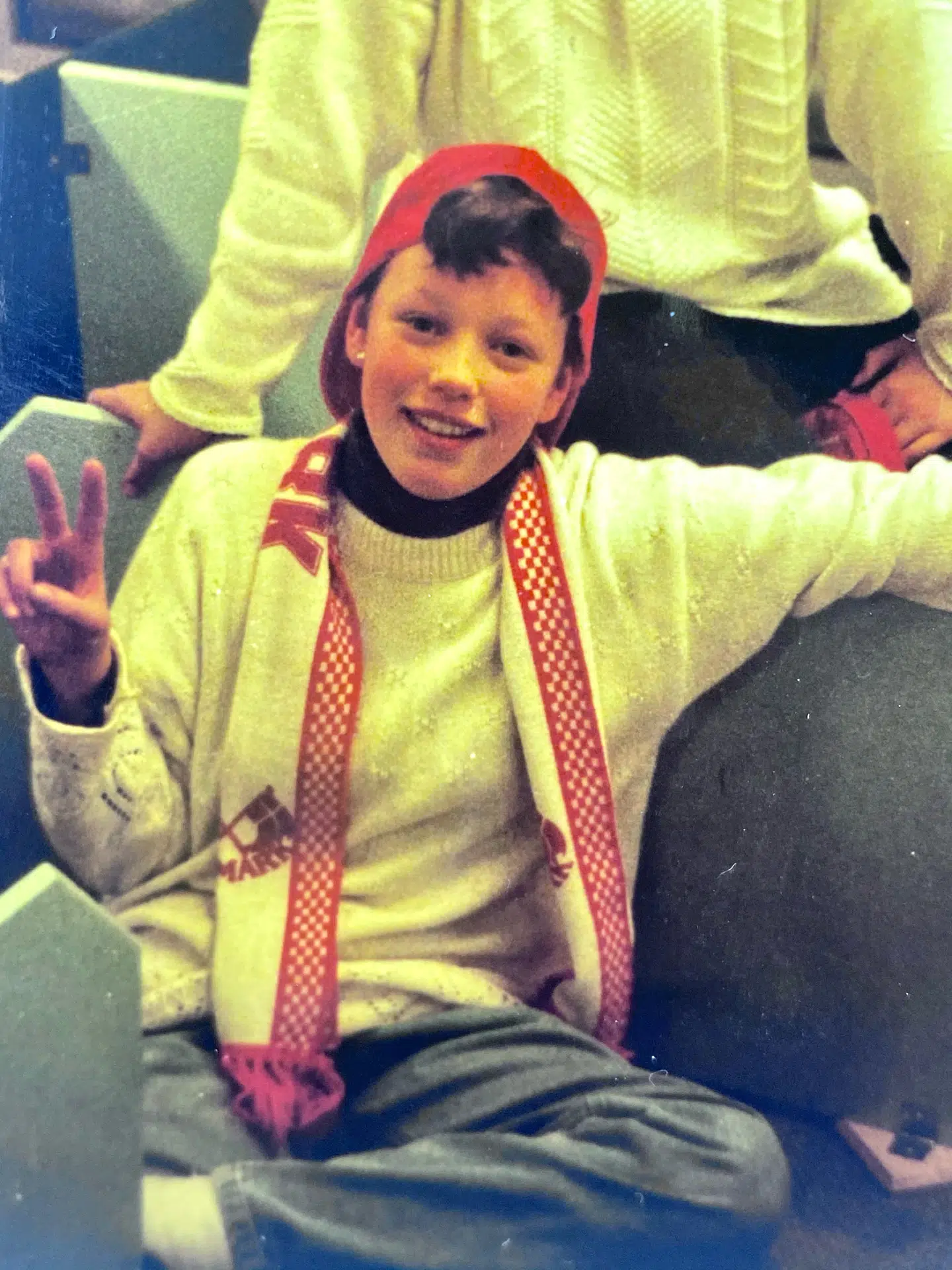 En 12-årig Lisbeth Østergaard på vej til sin første landskamp i Parken i 1993.