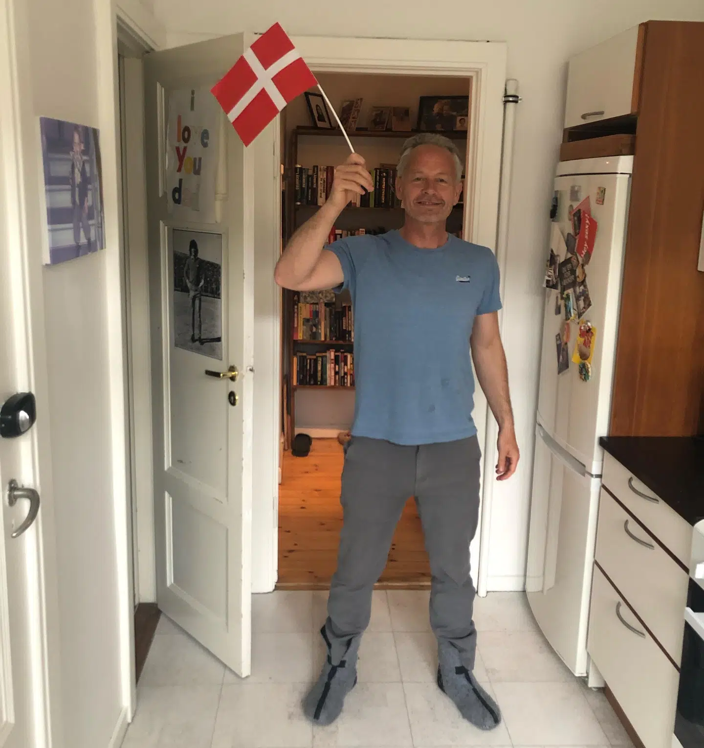 Lars Højer Nielsen flager for Danmark.