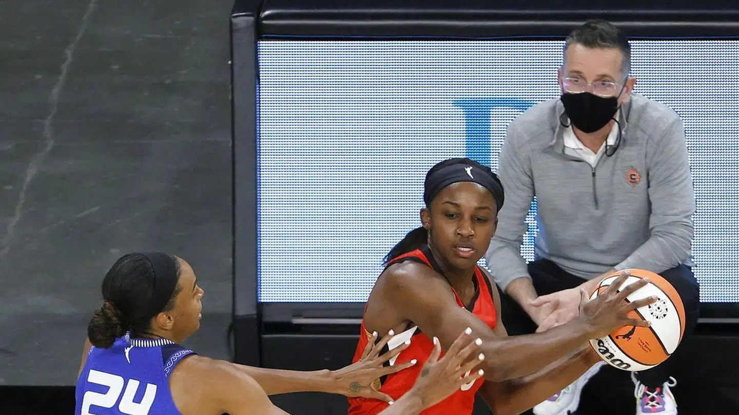 I baggrunden ses Curt Miller, der kom med den uheldige kommentar.